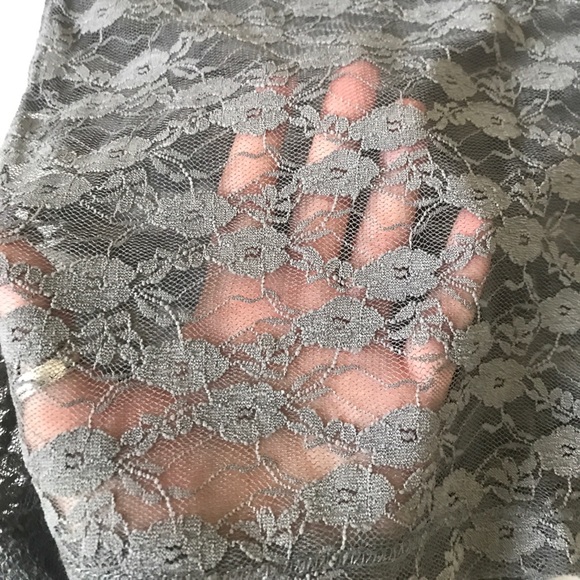 BUNDLE of 2 Tank Tops - Picture 4 of 9